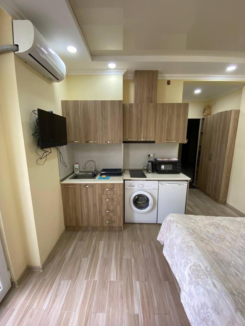 Студия Радуга У Моря Колхида Batumi Exterior foto